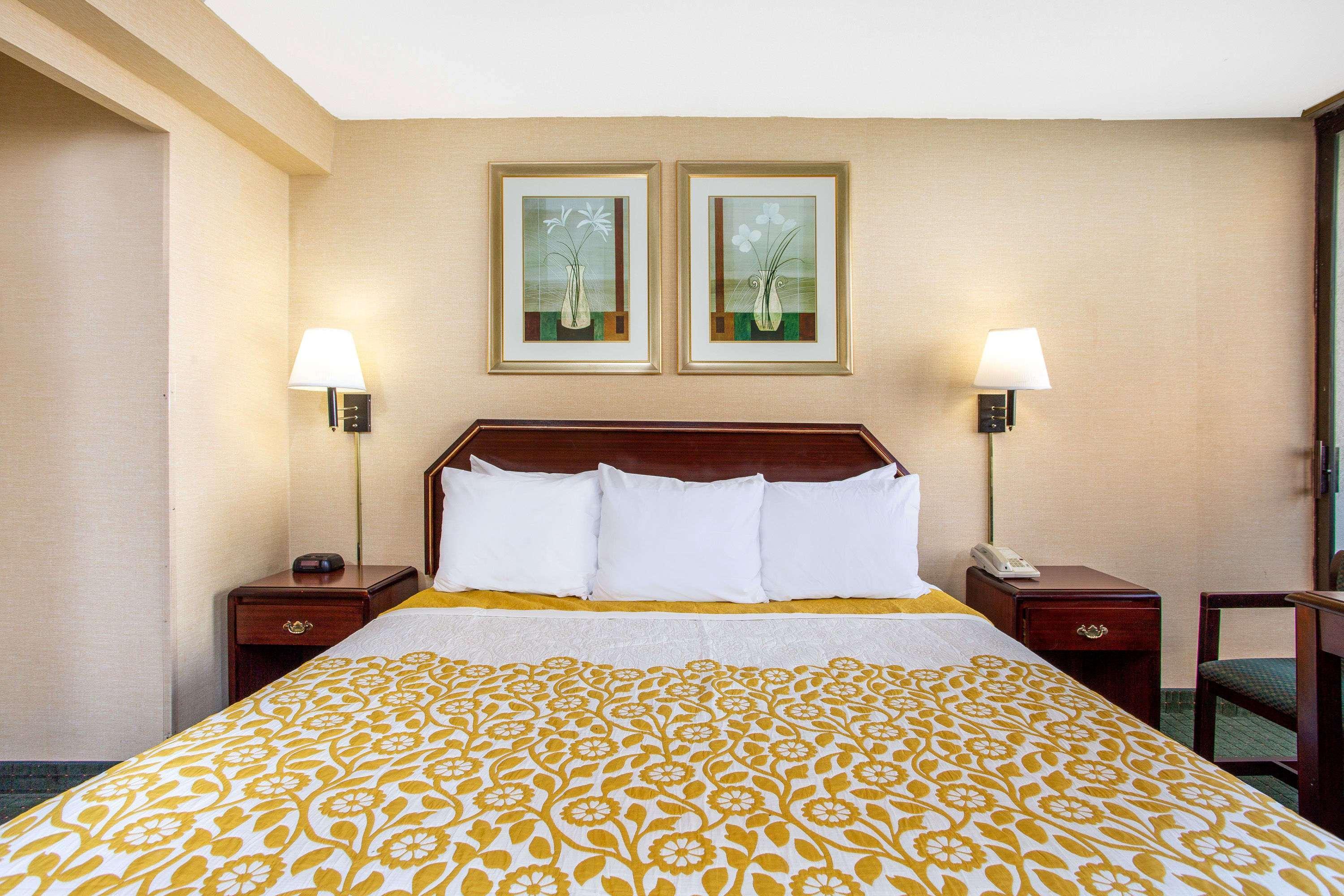 Days Inn By Wyndham College Park Zewnętrze zdjęcie