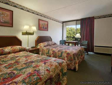Days Inn By Wyndham College Park Zewnętrze zdjęcie